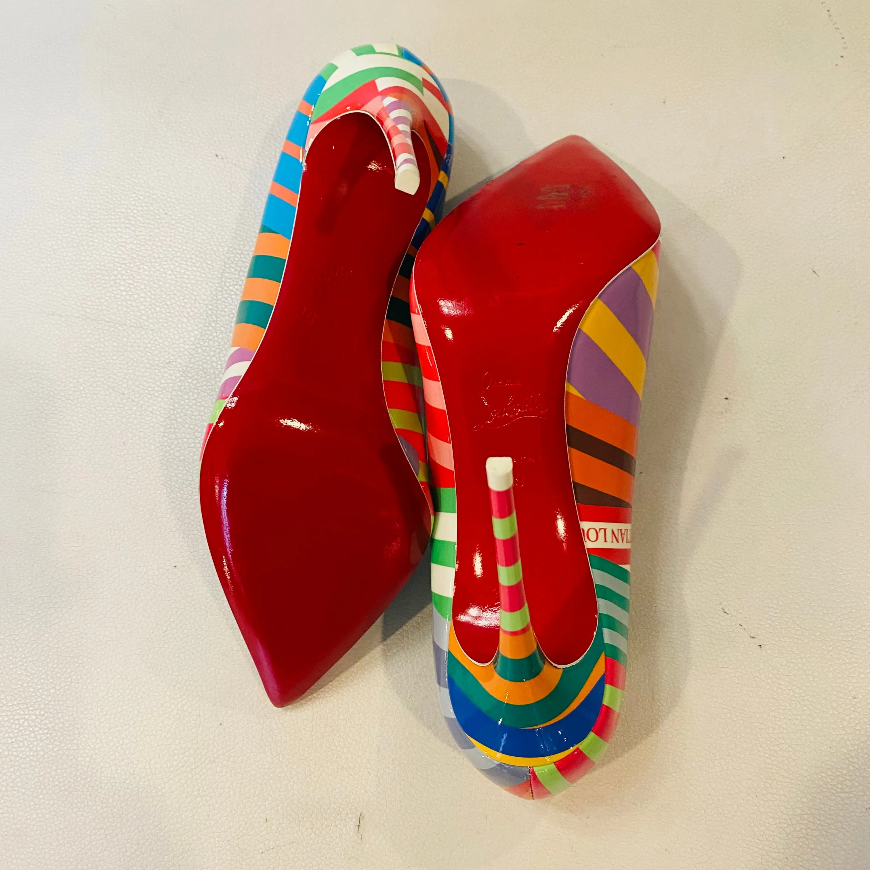 CHRISTIAN LOUBOUTIN Size 39 Hot Chick 100 Grand Bain Scalloped Pumps NIB
