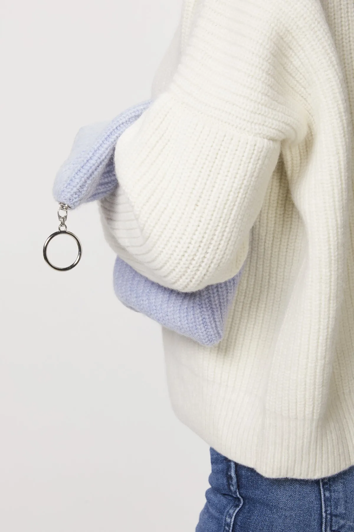 SLOUCHY HOLD-TO CLUTCH