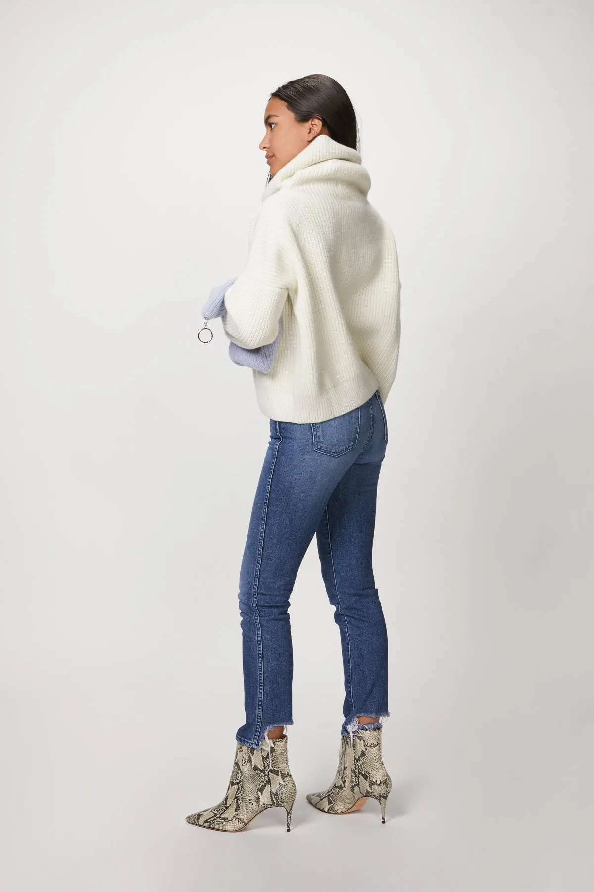 SLOUCHY HOLD-TO CLUTCH