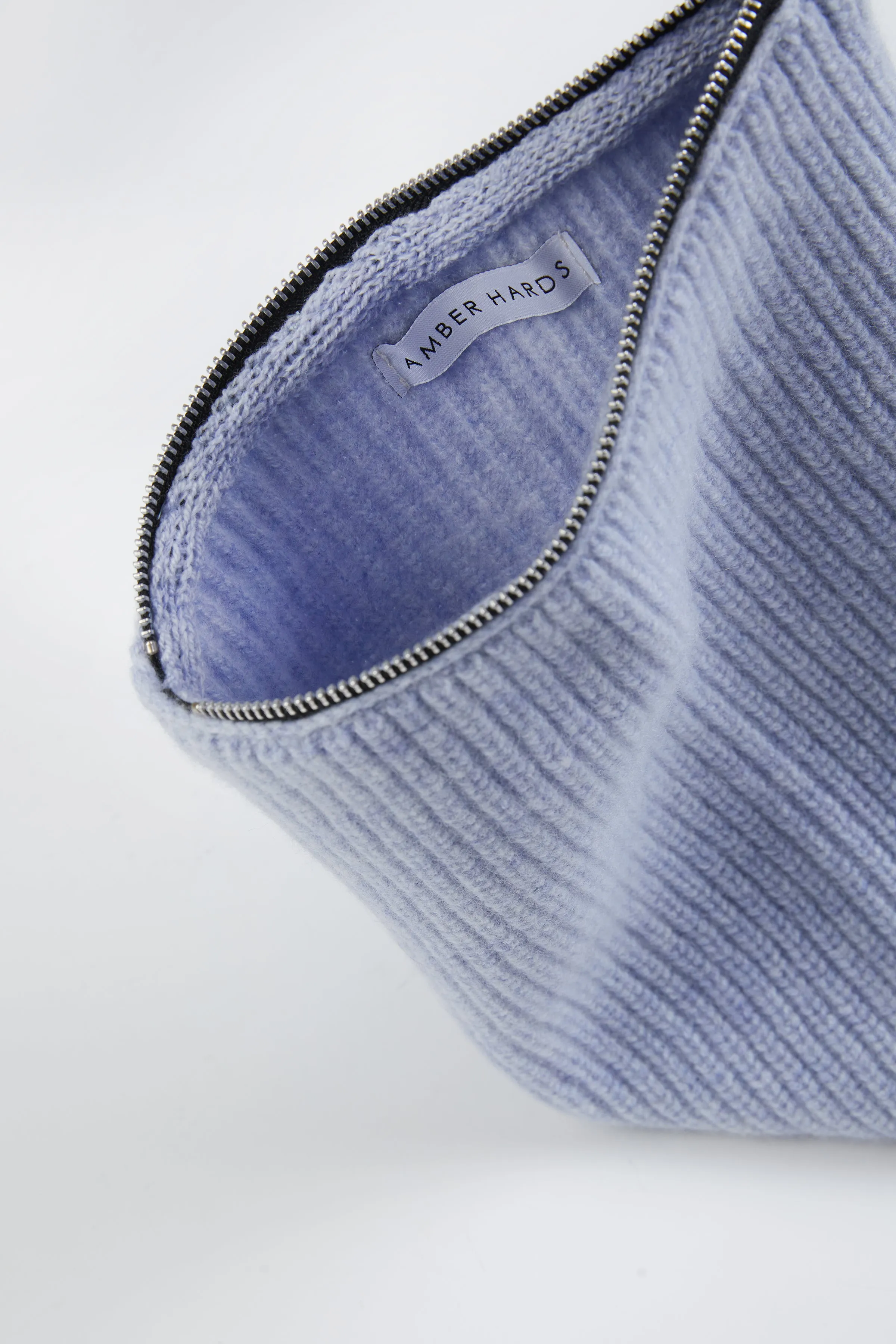 SLOUCHY HOLD-TO CLUTCH